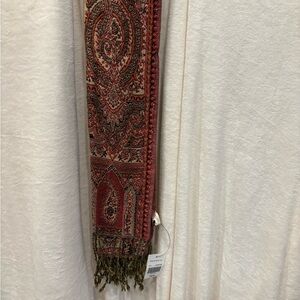 NWTElegant Red and Green Paisley Scarf with Fringe